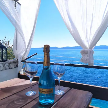 公寓 Old, Stone 2 Floor House Above The Sea-najka 皮萨克