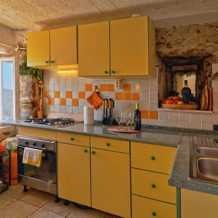 公寓 Old, Stone 2 Floor House Above The Sea-najka